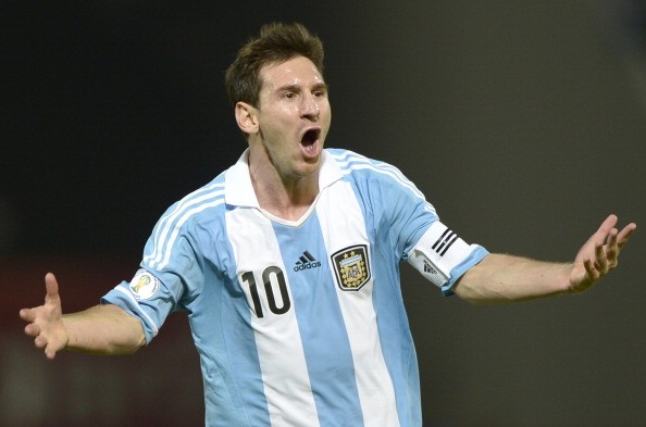 Sau khi Messi ghi bàn thắng siêu đẹp từ pha đá phạt ấn định chiến thắng 3-1 cho Argentina trước Paraguay ở vòng loại World Cup khu vực Nam Mỹ, HLV Alejandro Sabella hết lời tâng bốc cậu học trò của mình trên Marca, một tờ báo thân Real: “Messi đang rất hạnh phúc. Cậu ấy luôn là ngôi sao lớn nhất và tỏa sáng trong mỗi trận đấu của mình. Cậu ấy làm chủ tâm trạng của mình và cậu ấy đang hoàn toàn rất hạnh phúc. Khi Messi đang hạnh phúc thì cậu ấy sẽ còn mang đến cho chúng ta nhiều những khoảnh khắc tuyệt với hơn nữa.”